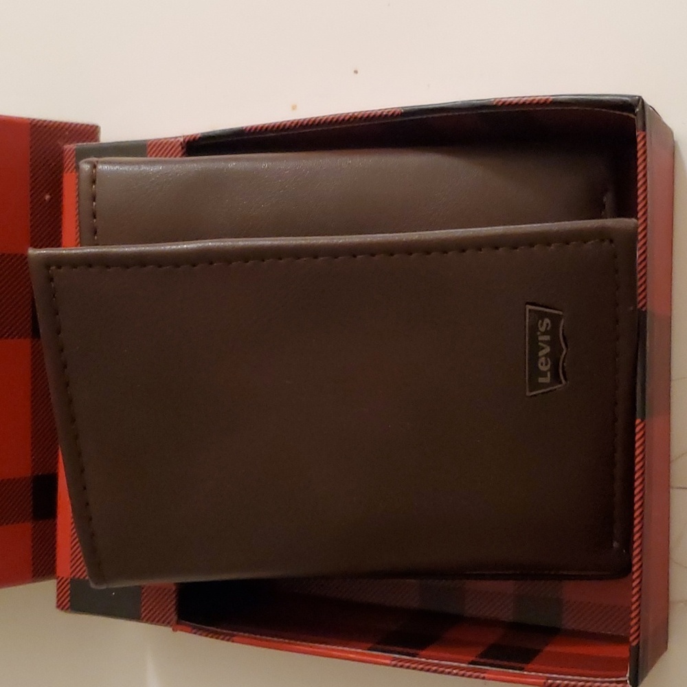 New mens real leather brown Levi's trifold wallet